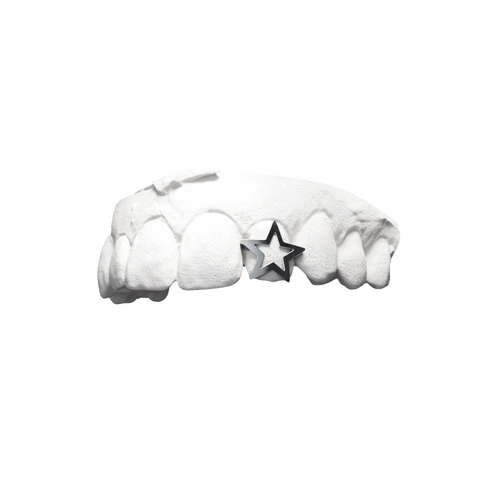 Grillz Étoile 1 Dent – étoile posée seule sur une dent, argent, vue 3/4
